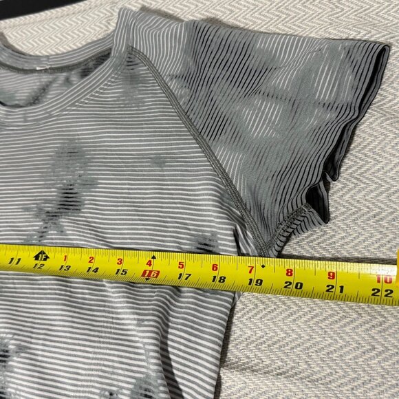 Lululemon Swiftly Tech T-Shirt Womens 12 Gray White Tie-Dye Gym Activewear Yoga - Picture 7 of 13